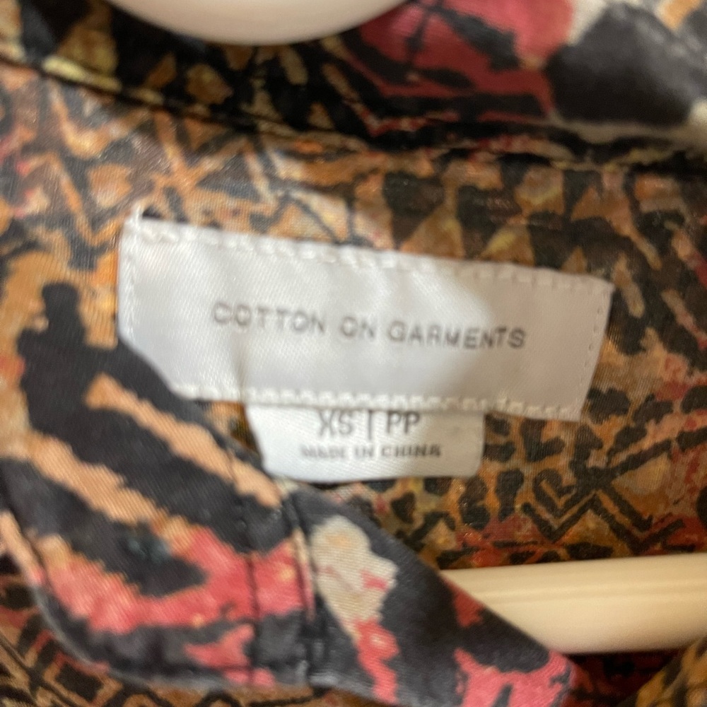 Button up - Picture 2 of 3